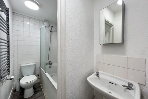 Studio to rent, New Cross Road, London SE14