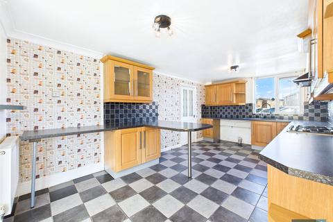 70 Grasmere Road, Carcroft, Doncaster, DN6 8QG