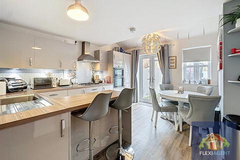 3 bedroom end of terrace house for sale, Langford Drive, Southport PR8