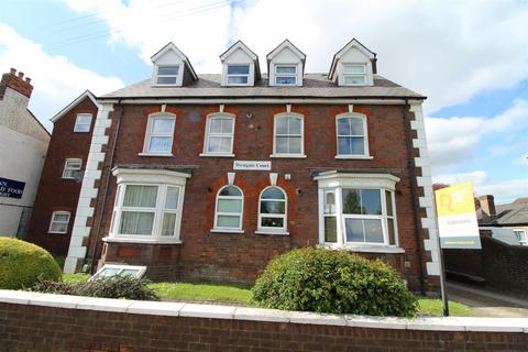 2 bedroom flat for sale, Westgate Court, Dunstable