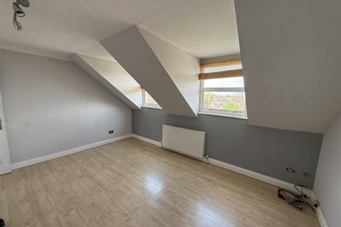 2 bedroom flat for sale, Westgate Court, Dunstable