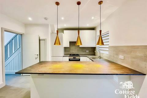 3 bedroom semi-detached house to rent, Kings Road, London, E4