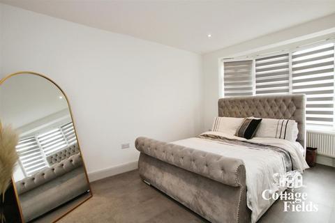3 bedroom semi-detached house to rent, Kings Road, London, E4