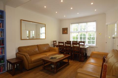 undefined, Fowlers Walk, Pitshanger, London