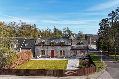 Lakefield Main Street, Newtonmore, PH20 1DP