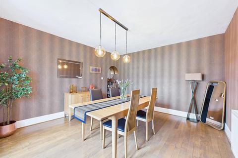 Lakefield Main Street, Newtonmore, PH20 1DP