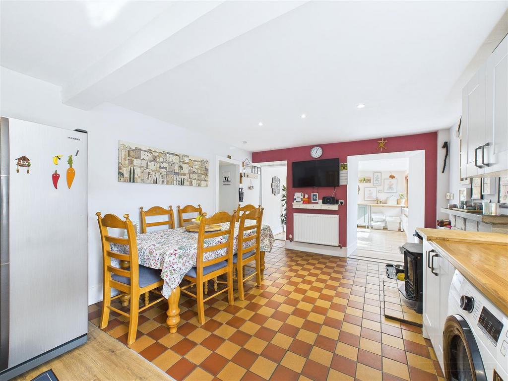 Kitchen / Dining