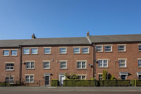 5 bedroom townhouse for sale, Featherstone Grove, Great Park, Newcastle upon Tyne