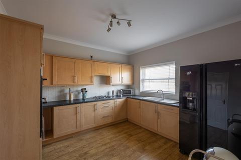 5 bedroom townhouse for sale, Featherstone Grove, Great Park, Newcastle upon Tyne