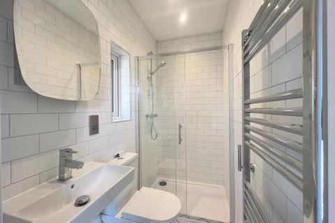 House share to rent, Valetta Road, Acton