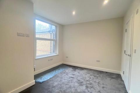 House share to rent, Valetta Road, Acton