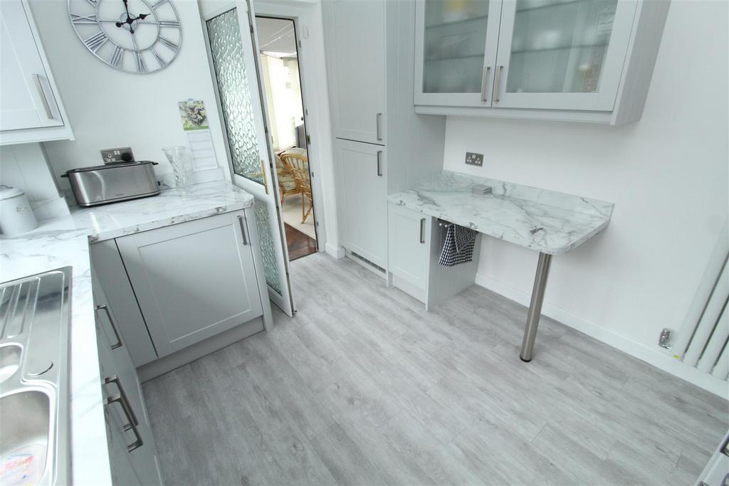 Kitchen3.JPG