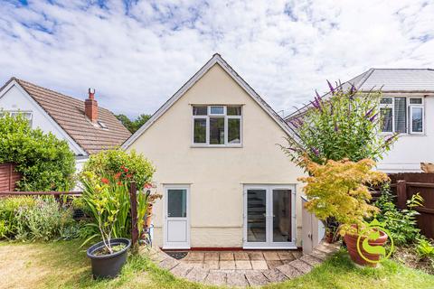 3 bedroom chalet for sale, Guest Avenue, Poole BH12
