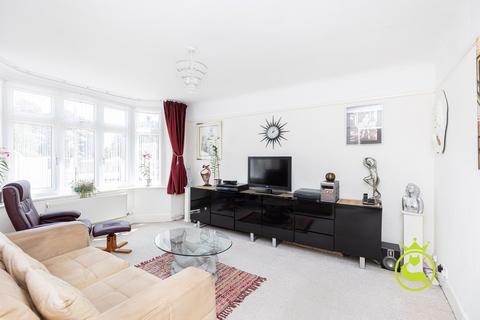 3 bedroom chalet for sale, Guest Avenue, Poole BH12