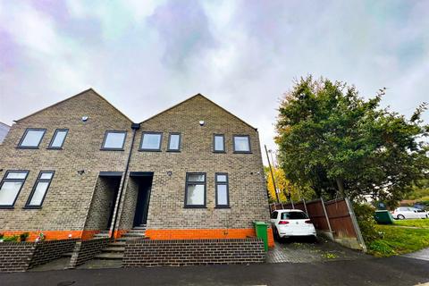 2 bedroom semi-detached house to rent, Maida Avenue, London, E4