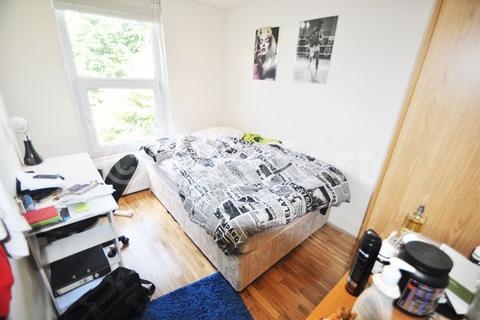 3 bedroom flat to rent, Freegrove Road, London, N7