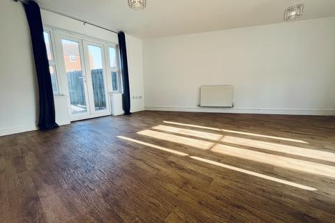 3 bedroom semi-detached house to rent, Rose Allen Avenue, Colchester