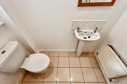 3 bedroom semi-detached house to rent, Rose Allen Avenue, Colchester