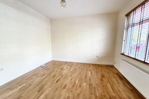 2 bedroom terraced house to rent, Greenleach Lane, Manchester M28