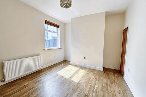 2 bedroom terraced house to rent, Greenleach Lane, Manchester M28