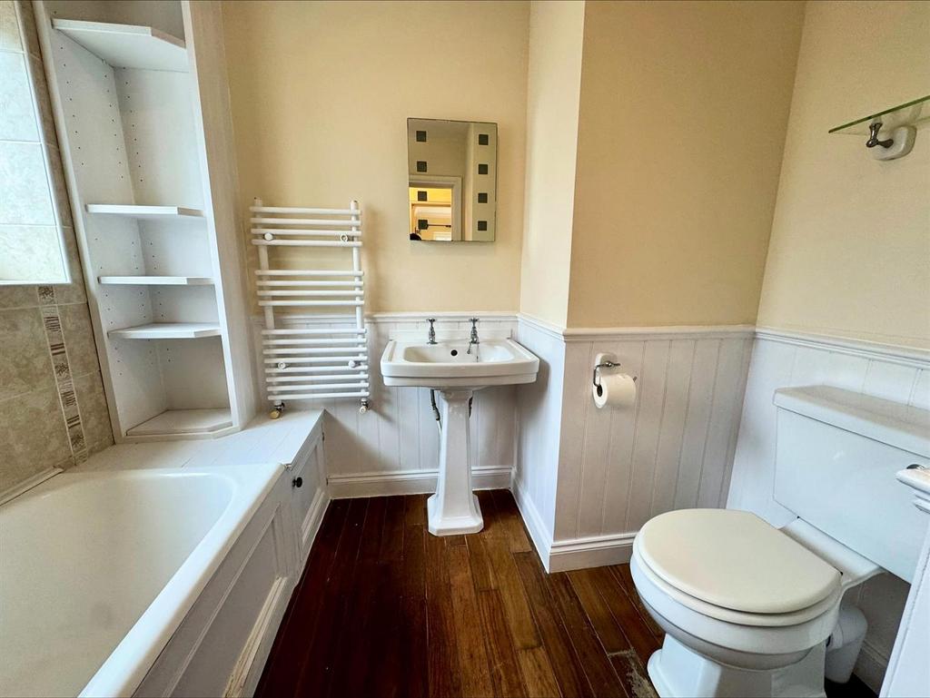 Bathroom(2).JPG