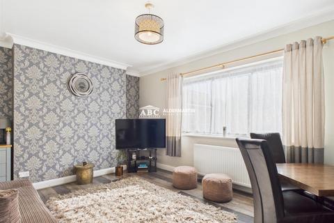 2 bedroom flat for sale, Orchard Court, Stonegrove Road, Edgware