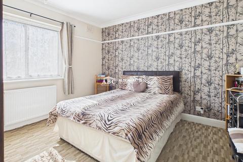 2 bedroom flat for sale, Orchard Court, Stonegrove Road, Edgware