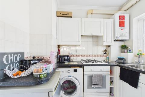 2 bedroom flat for sale, Orchard Court, Stonegrove Road, Edgware