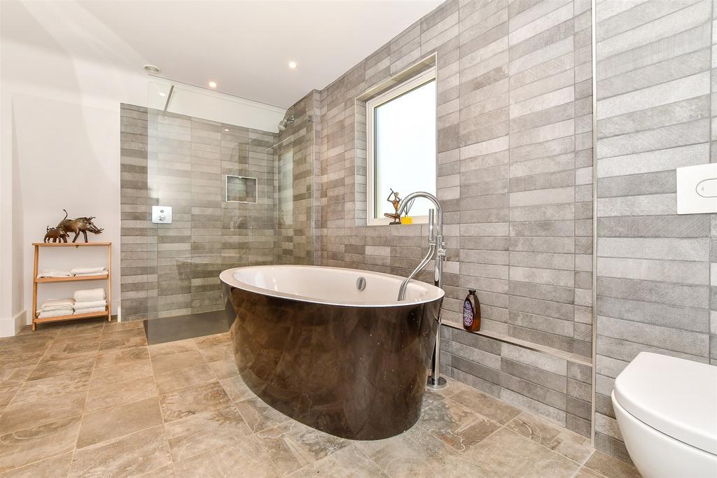 En-Suite Bathroom