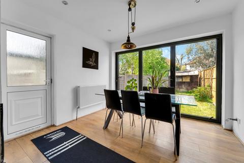 443 Chertsey Road, Twickenham, TW2 6LS