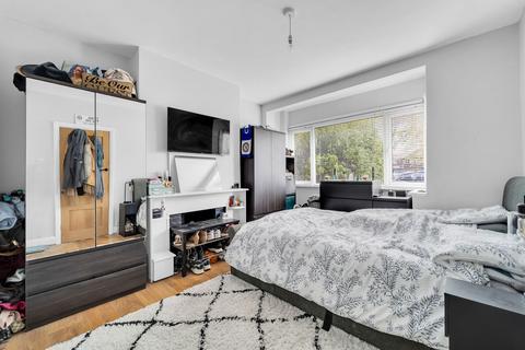 443 Chertsey Road, Twickenham, TW2 6LS