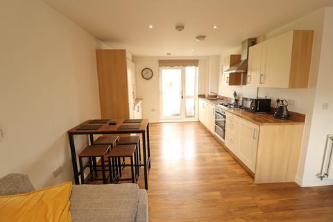 32 Meadow Drive, Aveley, South Ockendon, RM15 4DY