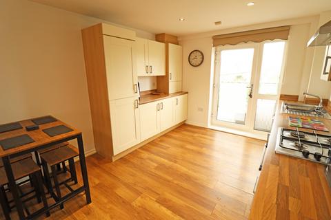 32 Meadow Drive, Aveley, South Ockendon, RM15 4DY
