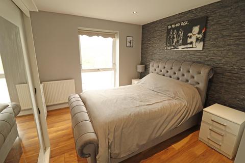 32 Meadow Drive, Aveley, South Ockendon, RM15 4DY