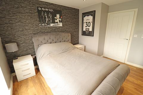 32 Meadow Drive, Aveley, South Ockendon, RM15 4DY