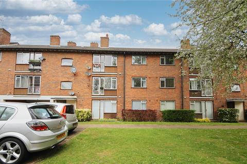 3 bedroom flat for sale, Buxton Drive, London E11