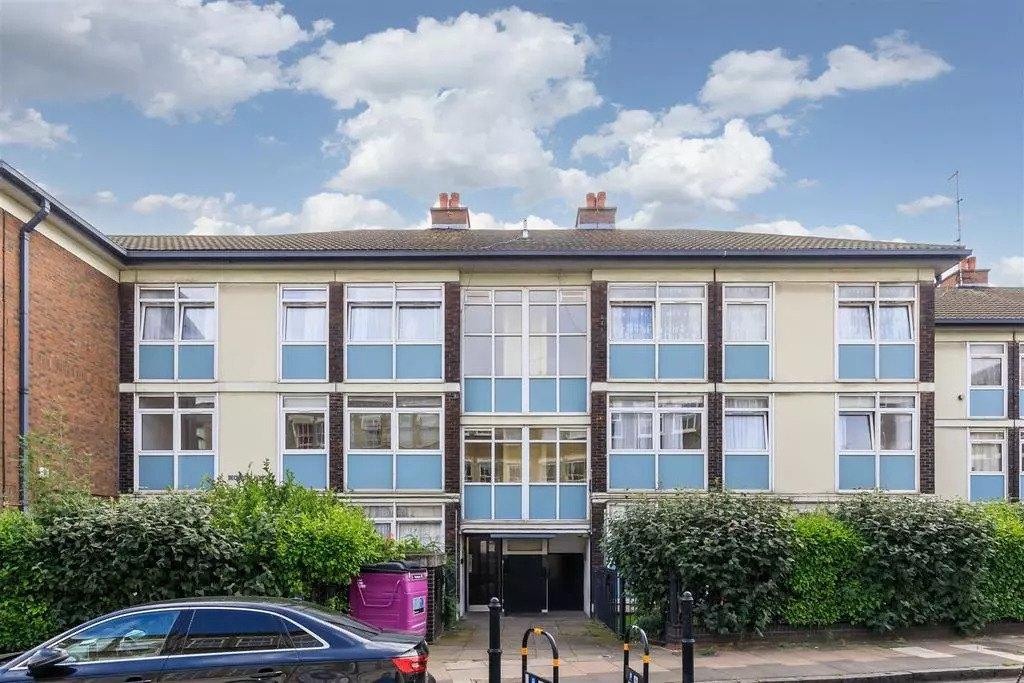 Spacious Three-Bedroom Flat with Garden – Momen