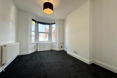 4 bedroom semi-detached house to rent, Seymour Road, Gloucester GL1