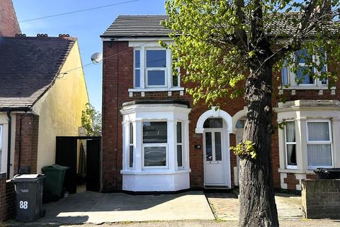 4 bedroom semi-detached house to rent, Seymour Road, Gloucester GL1