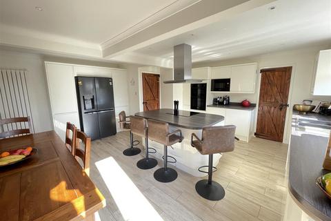 4 bedroom detached house for sale, St. Marys Close, Warminster BA12