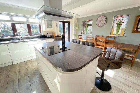 4 bedroom detached house for sale, St. Marys Close, Warminster BA12