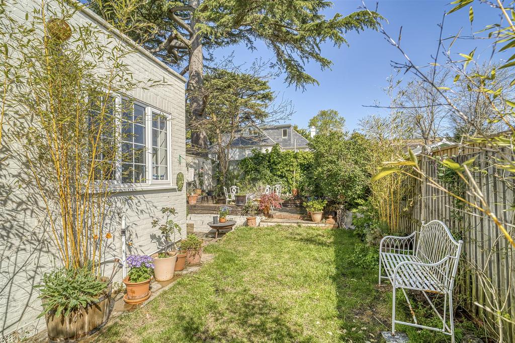 5 Westhay Gardens-12.JPG