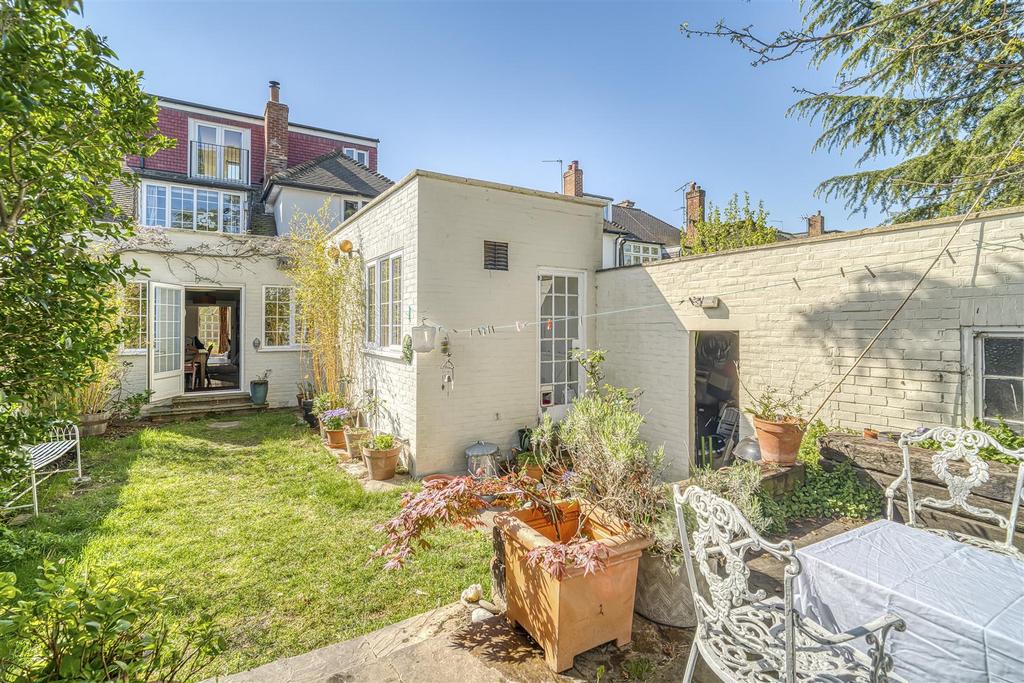 5 Westhay Gardens-13.JPG