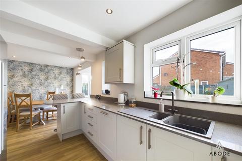 2 Denbigh Close, Stretton, Burton-on-trent, DE13 0WQ