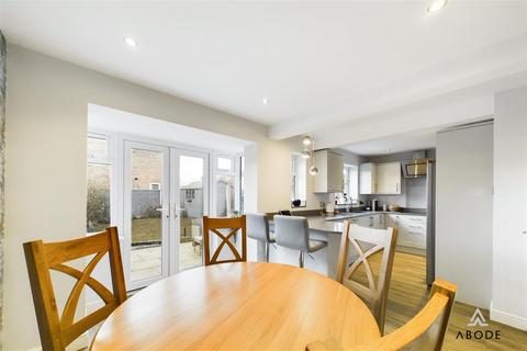 2 Denbigh Close, Stretton, Burton-on-trent, DE13 0WQ
