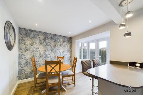 2 Denbigh Close, Stretton, Burton-on-trent, DE13 0WQ