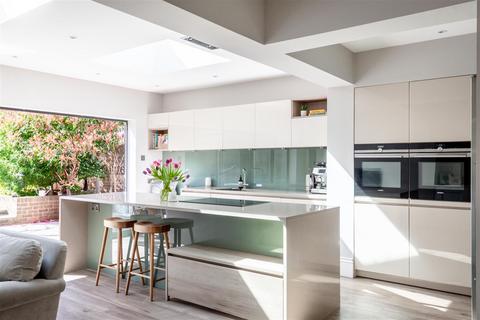 102 Chart Lane, Reigate, RH2 7EB
