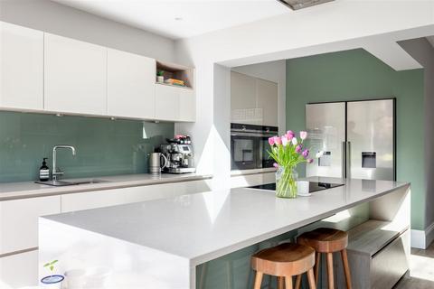 102 Chart Lane, Reigate, RH2 7EB