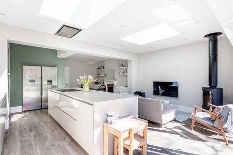 102 Chart Lane, Reigate, RH2 7EB