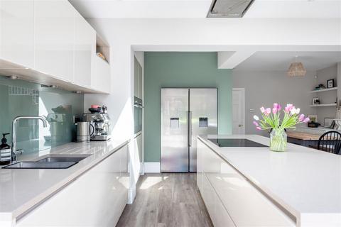 102 Chart Lane, Reigate, RH2 7EB